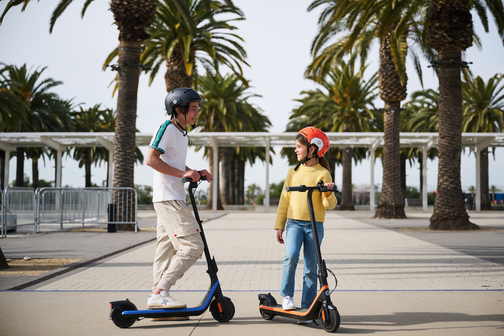 KickScooter C2 Series_Lifestyle picture_man and kid standing